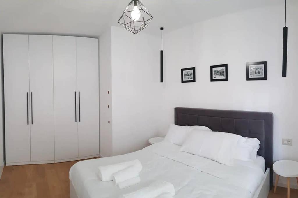 Lina -Tia Lovely New Bazaar Apartment Tirana Exterior foto